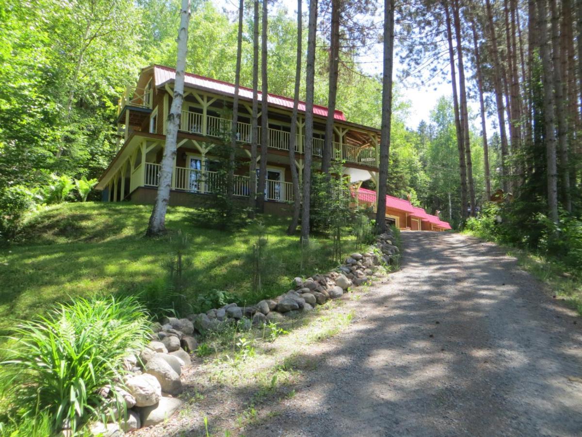 La Maison Sous Les Arbres Saint Roch de Mekinac Bagian luar foto